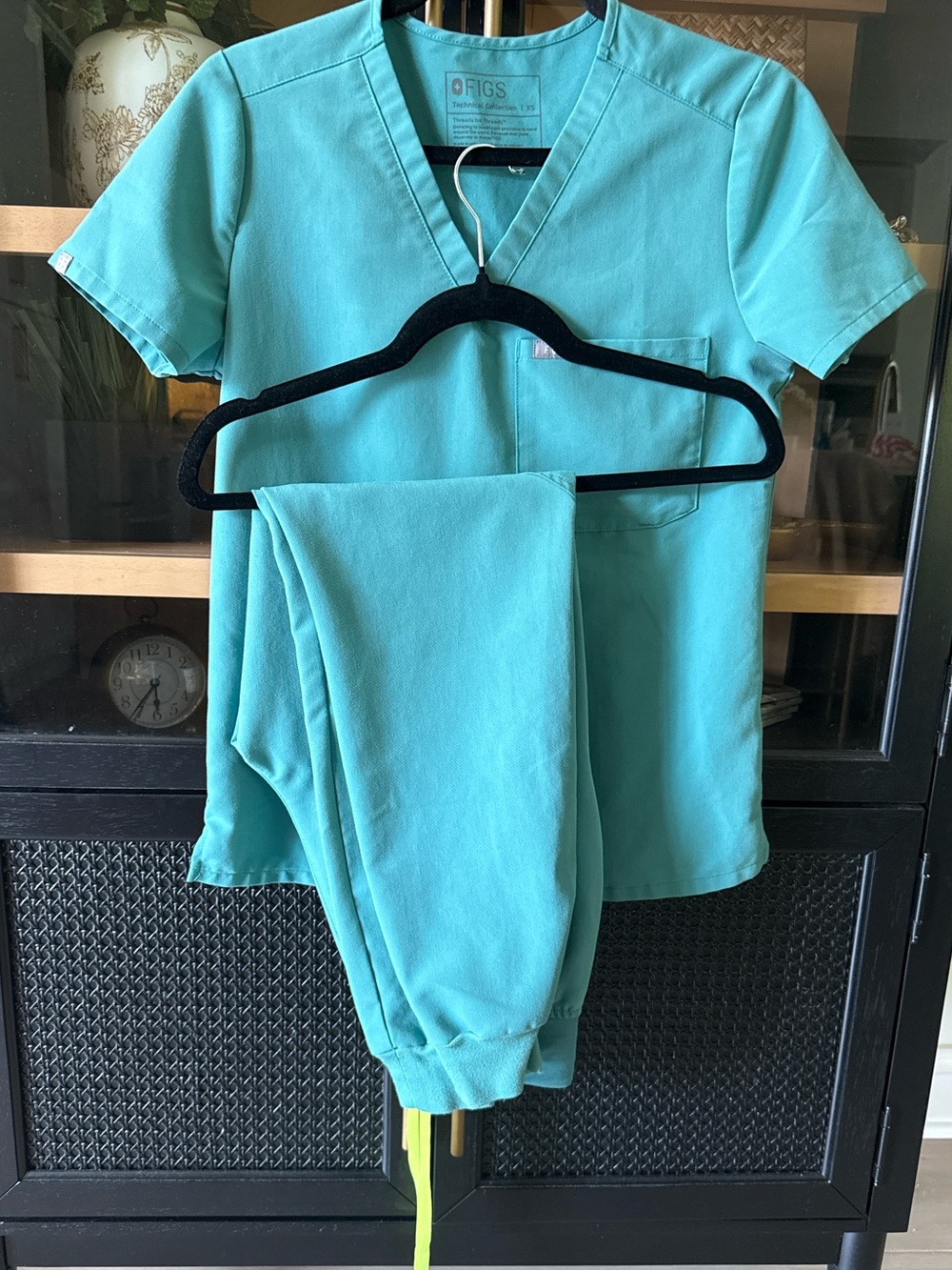 Figs Women’s Teal Scrub Joggers & Top Set - traditional style top - teal